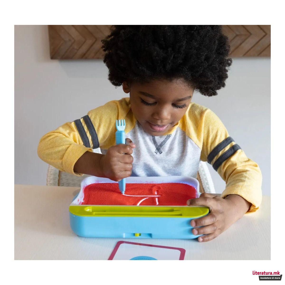 Табла со песок за пишување букви, Light-Up Tracing Center 