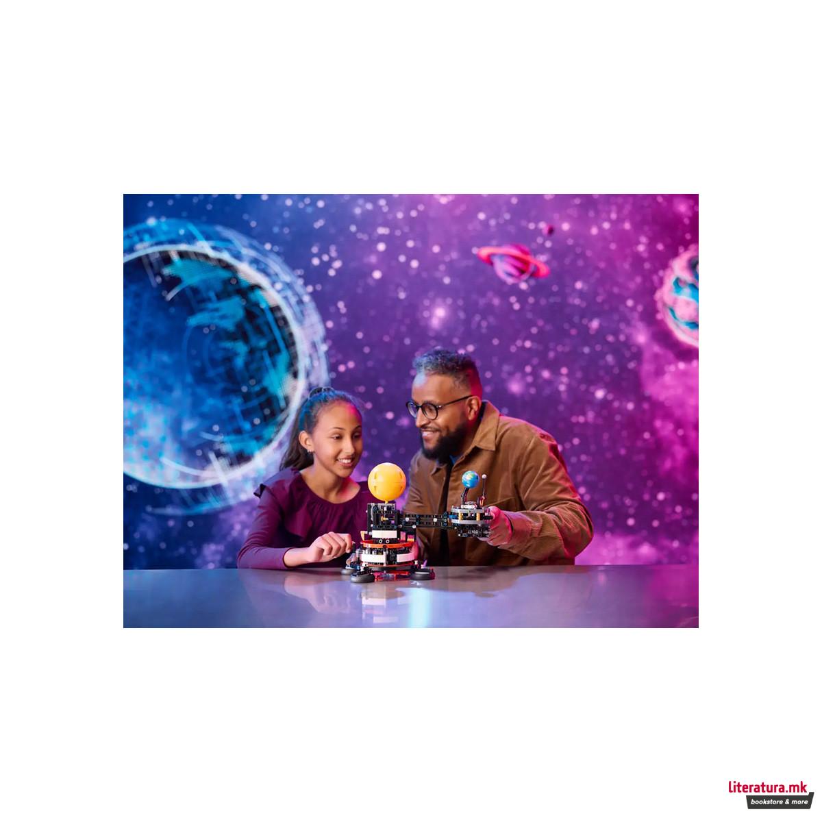 LEGO коцки, Technic, Planet Earth and Moon in Orbit 