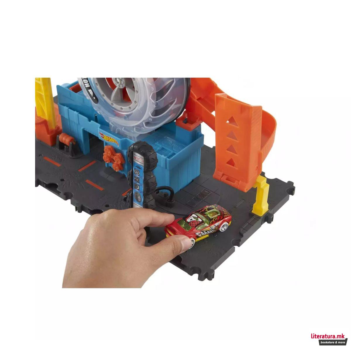 Сет за игра Hot Wheels City Super Twist Tire Shop 