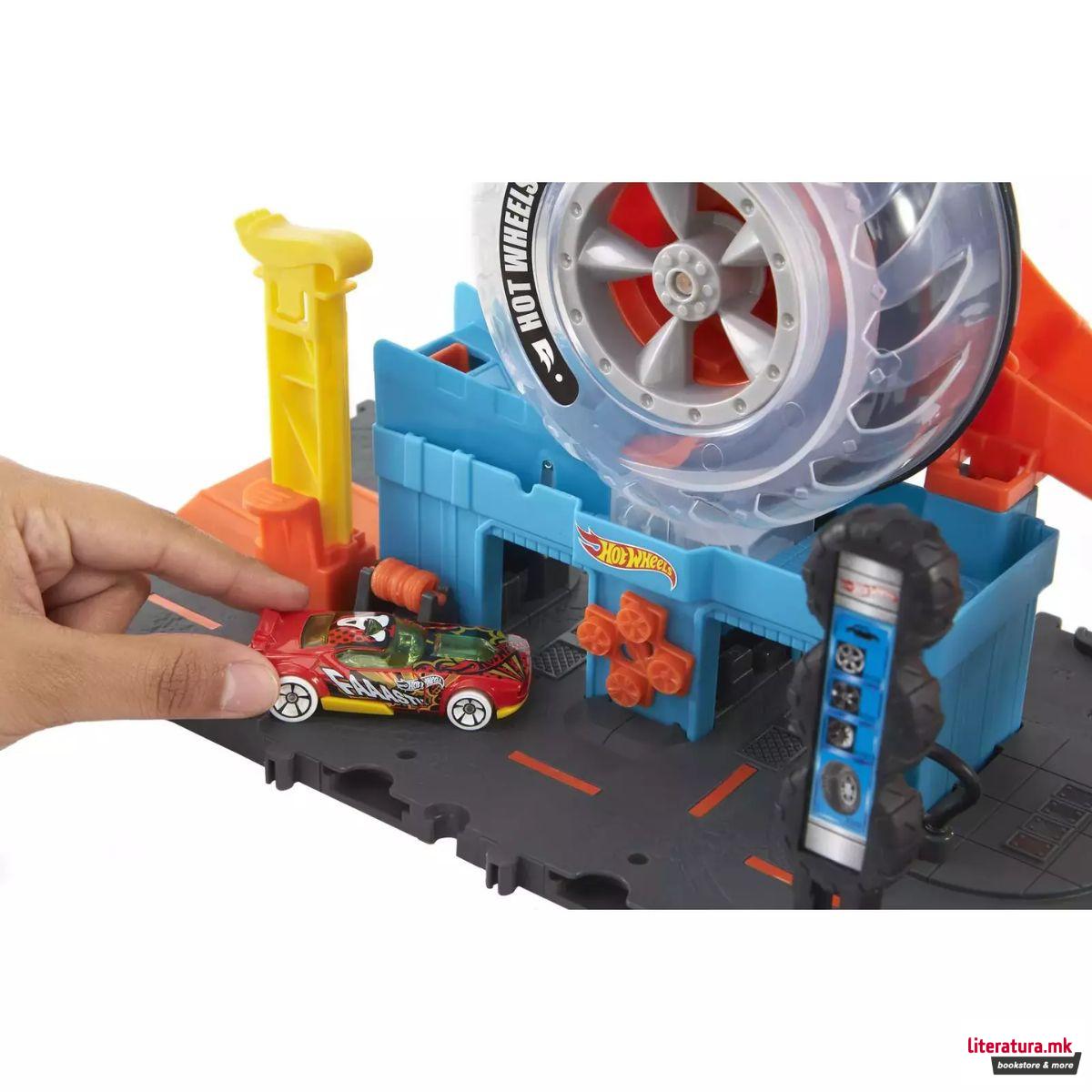 Сет за игра Hot Wheels City Super Twist Tire Shop 
