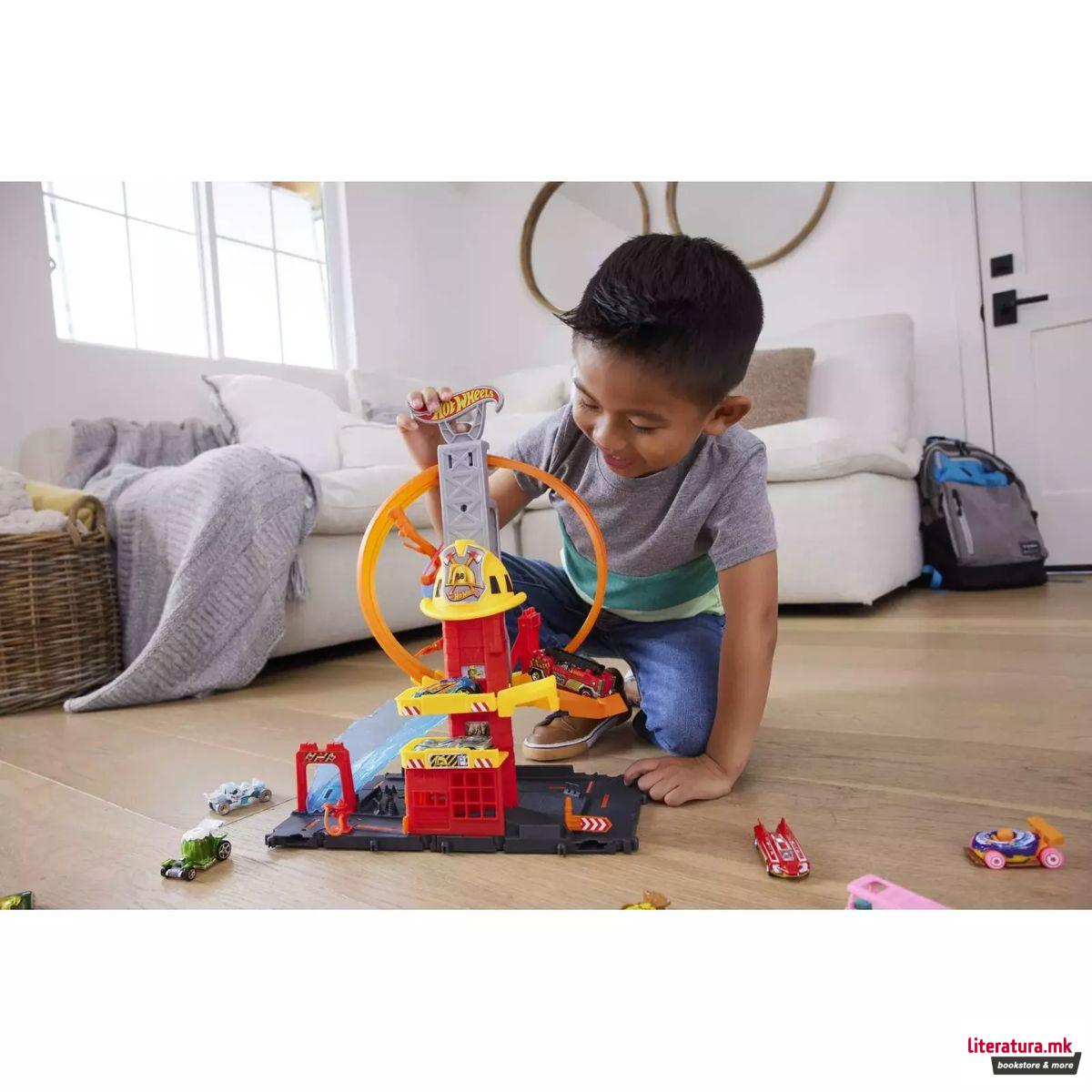 Сет за игра Hot Wheels: City - Super Loop Fire Station 