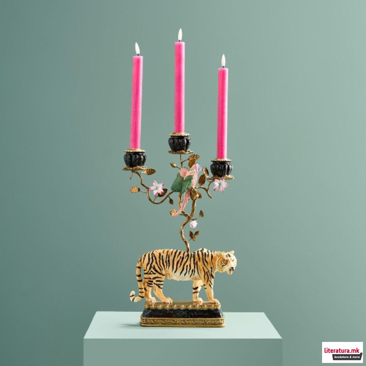 Свеќник, Jungle Love: Tiger 