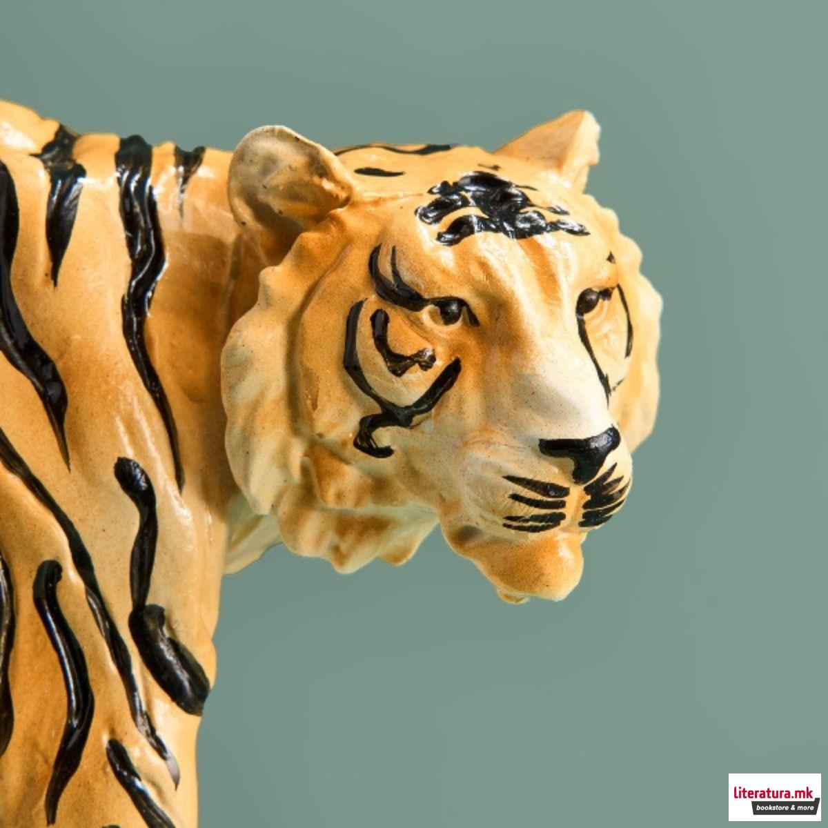 Свеќник, Jungle Love: Tiger 