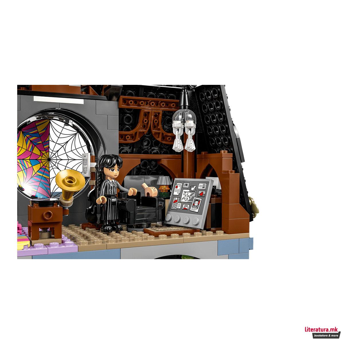 LEGO коцки, Wednesday - Wednesday & Enid's Dorm Room 