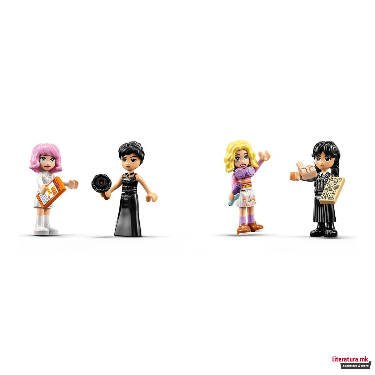 LEGO коцки, Wednesday - Wednesday & Enid's Dorm Room 