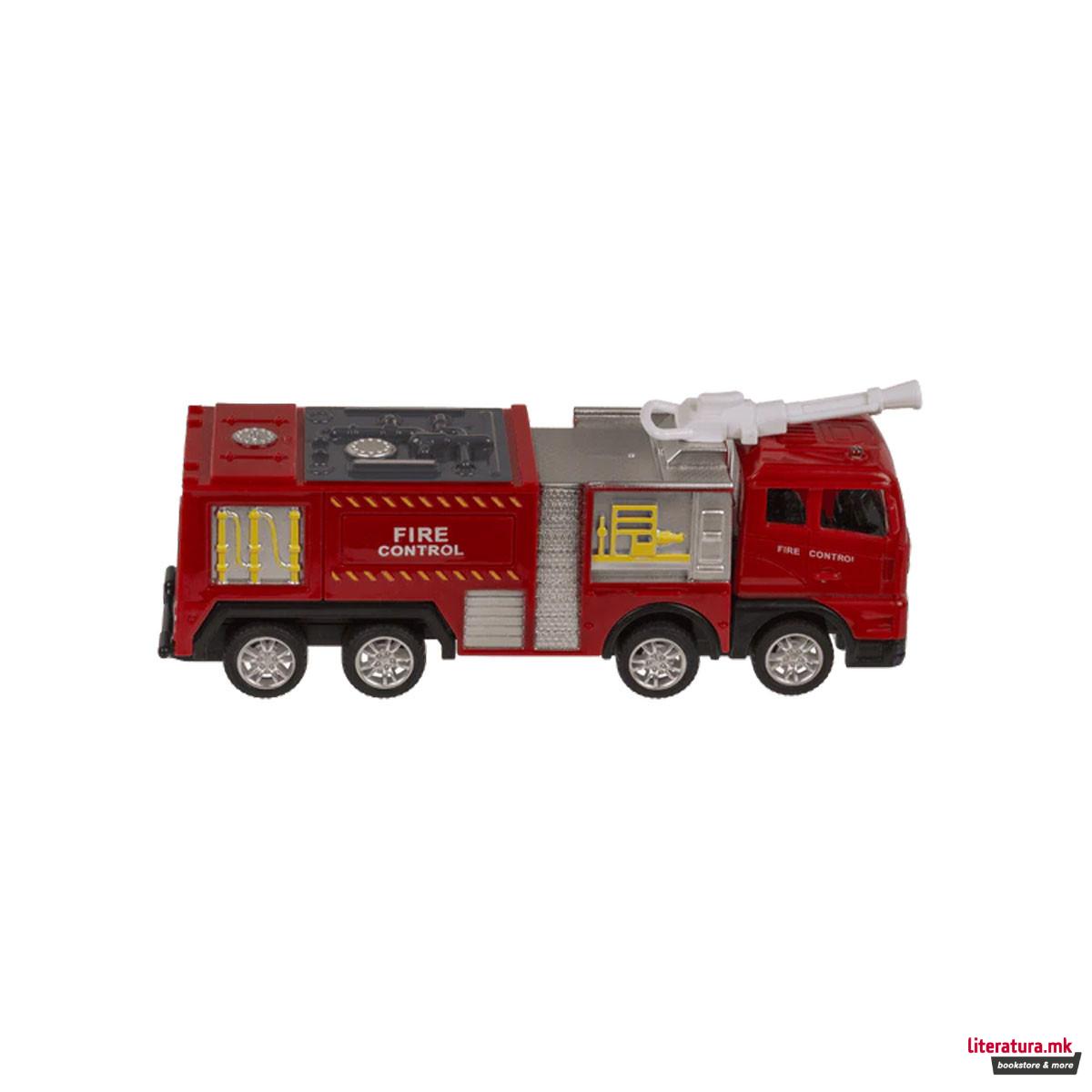 Фигура - Пожарникарски камион, 2 модели 