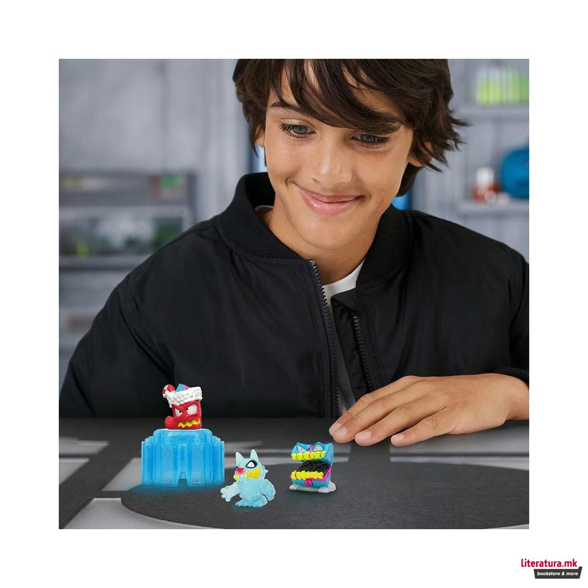 Мини фигура, Mr. Beast Lab Swarms (Mystery Figure) (Hyper Fusion Series) 