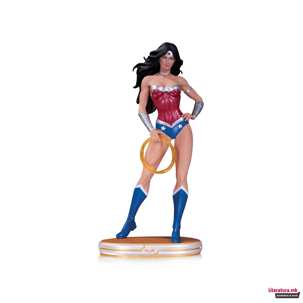 DC Collectibles Comics Cover Girls: Wonder Woman Statue 
