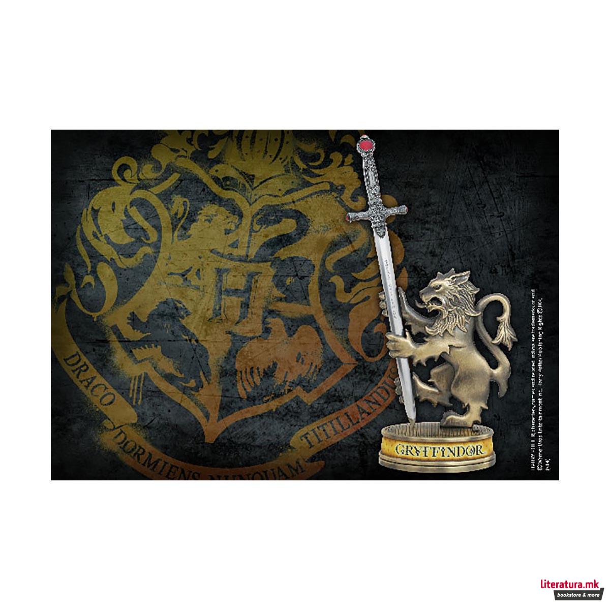 Отворач за писма, Harry Potter - Gryffindor's Sword with stand