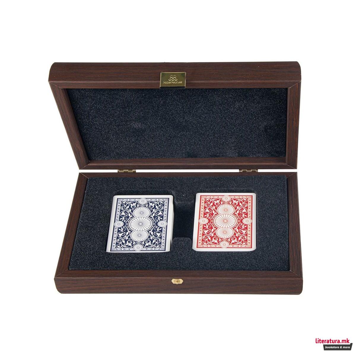 Карти за играње во кутија, Plastic Coated Playing Cards in Wooden Case with California Walnut Burl 