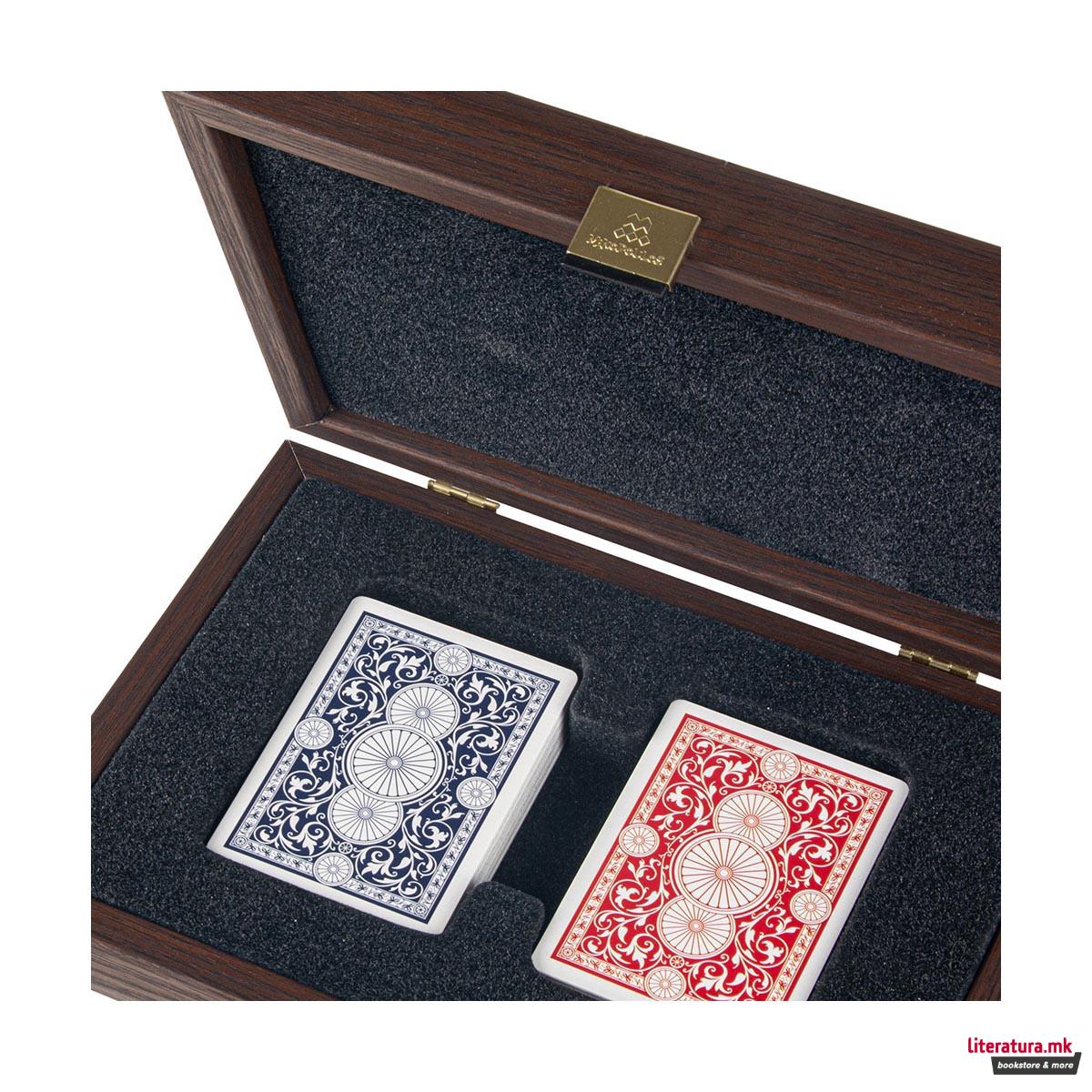 Карти за играње во кутија, Plastic Coated Playing Cards in Wooden Case with California Walnut Burl 