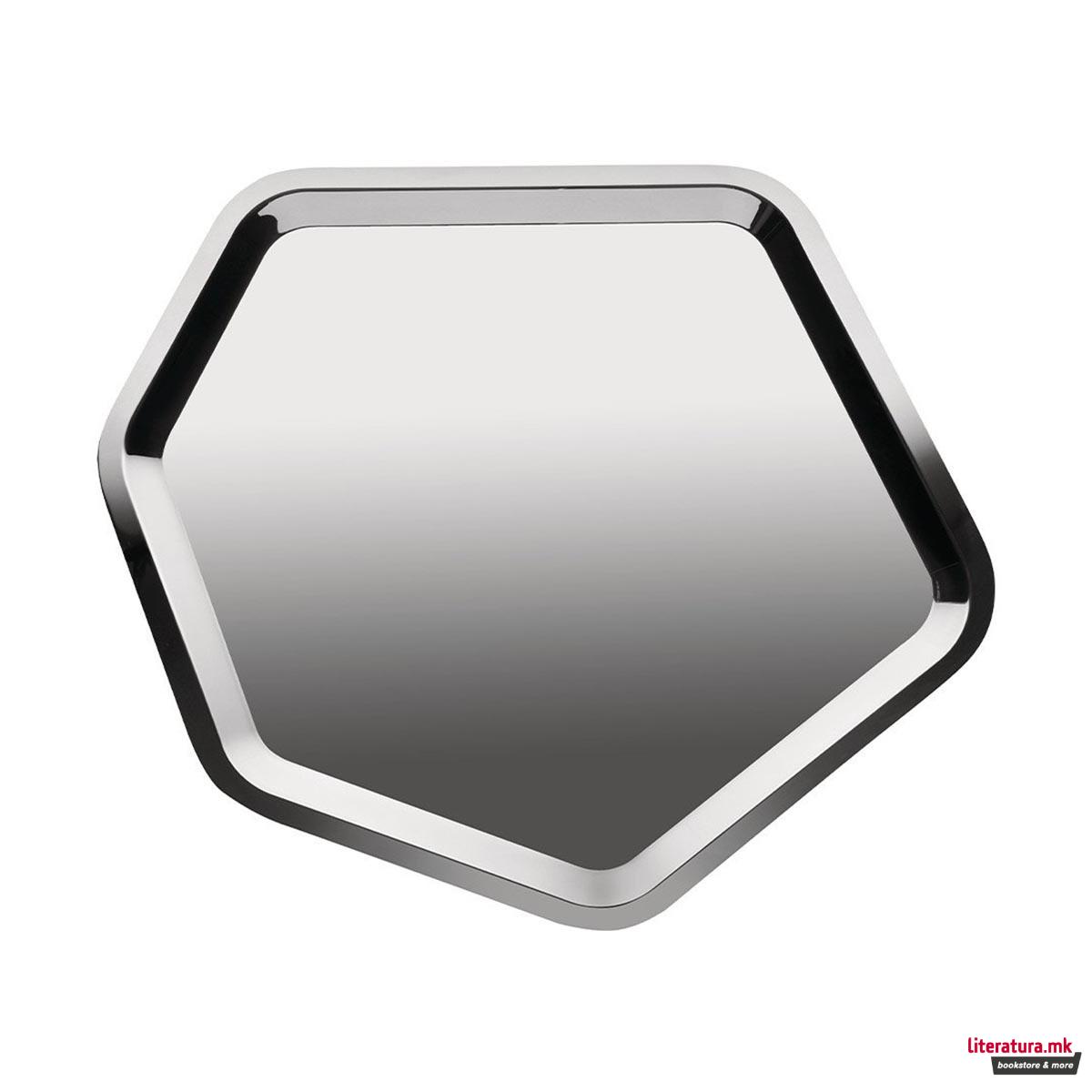 Послужавник, Territoire intime 