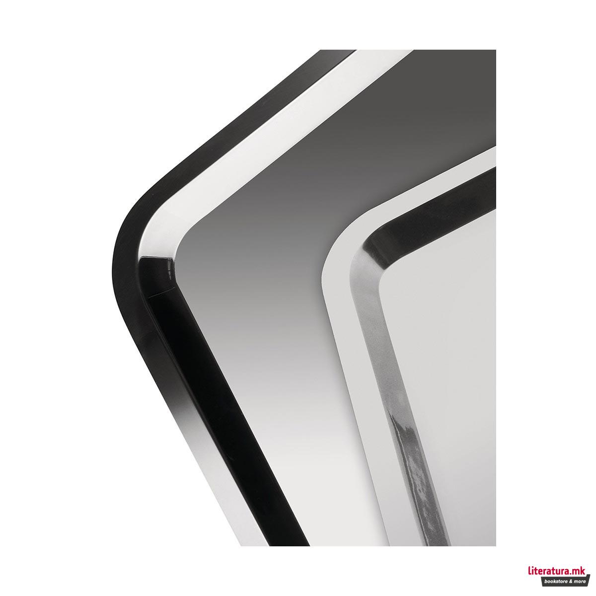 Послужавник, Territoire intime 