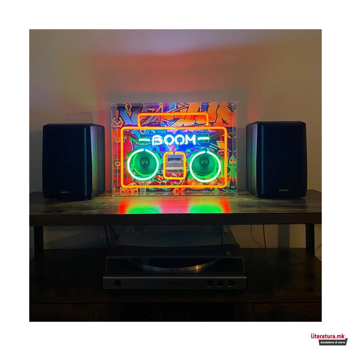 Неонски знак во кутија, 