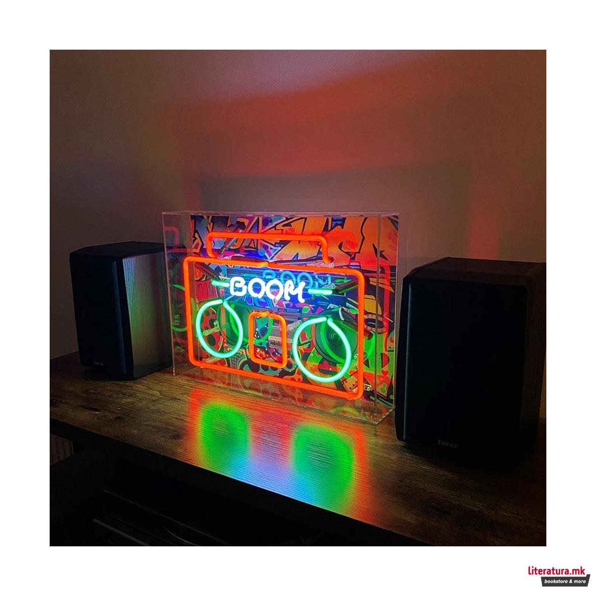 Неонски знак во кутија, 