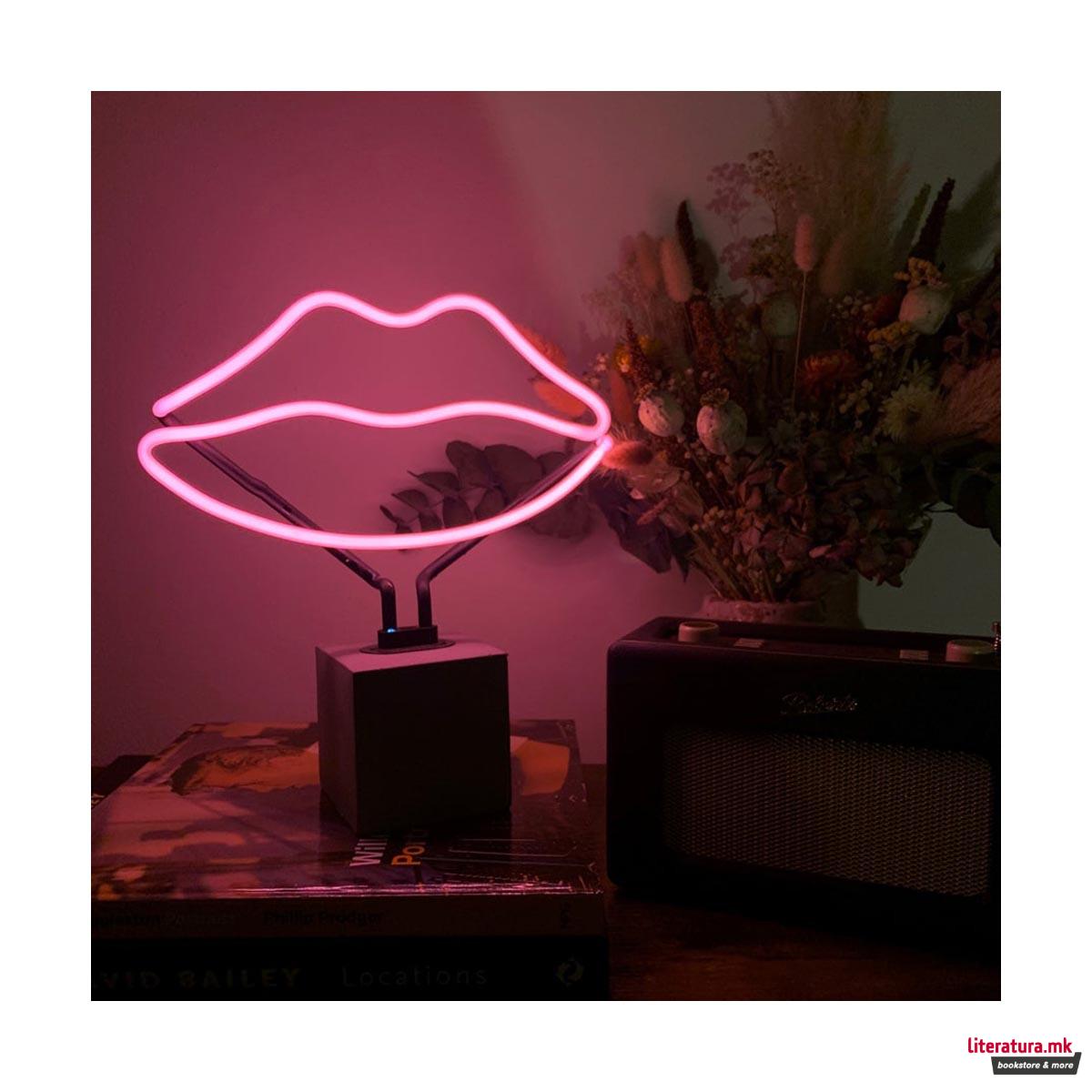Неонски знак, Neon 'Lips' Sign 