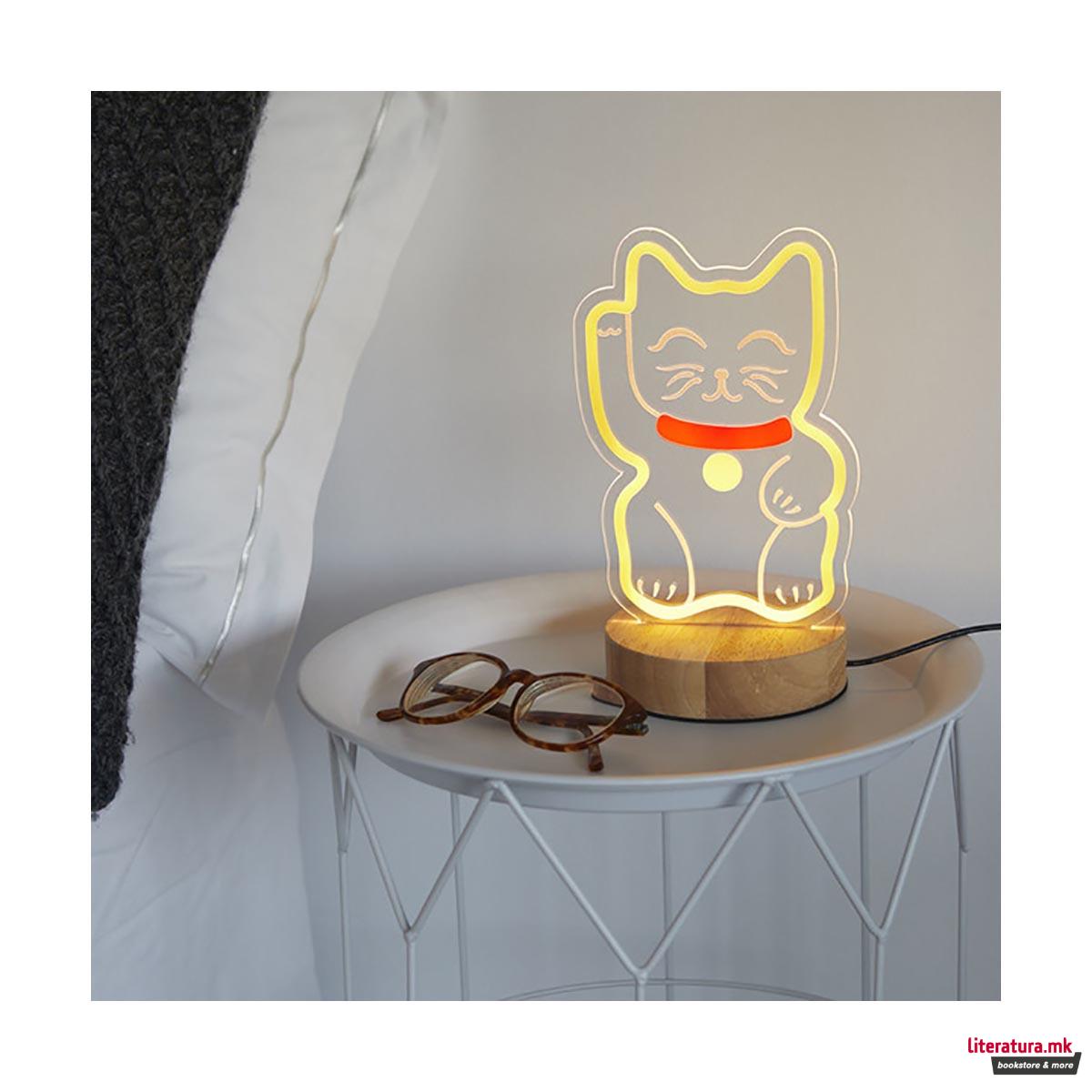 Столна ламба, Lucky Cat 